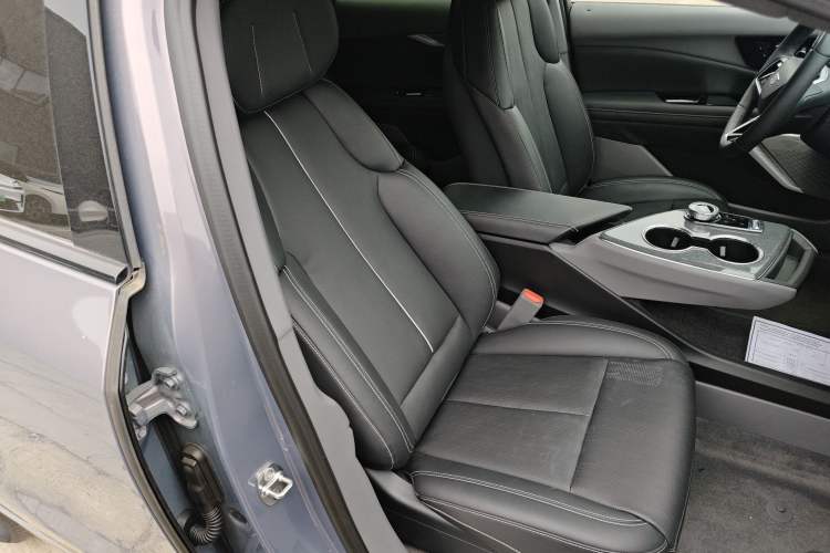 Used Cadillac OPTIQ 2024 Four-Wheel Drive Long-Range Version Right Front Seat