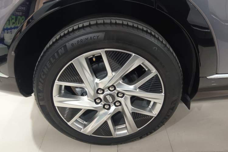 Used Cadillac OPTIQ 2024 Four-Wheel Drive Long-Range Version Right Rear Wheel Hub