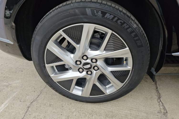 Used Cadillac OPTIQ 2024 Four-Wheel Drive Long-Range Version Right Rear Wheel Hub
