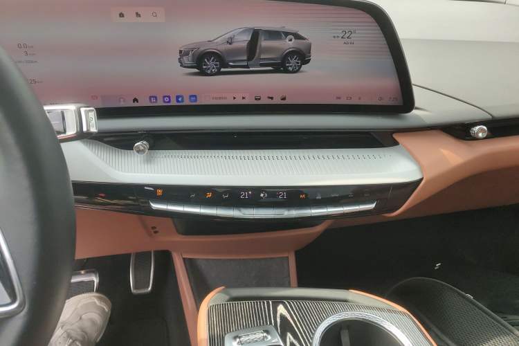Used Cadillac OPTIQ 2024 Four-Wheel Drive Long-Range Version Audio And AC Panel