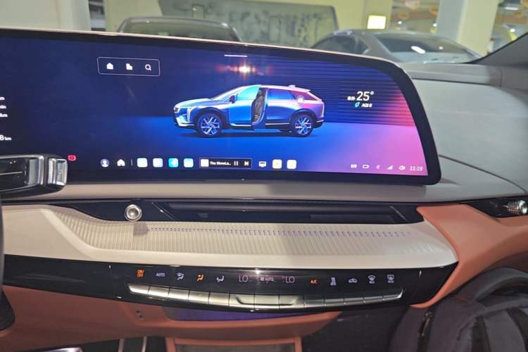 Used Cadillac OPTIQ 2024 Four-Wheel Drive Long-Range Version Audio And AC Panel