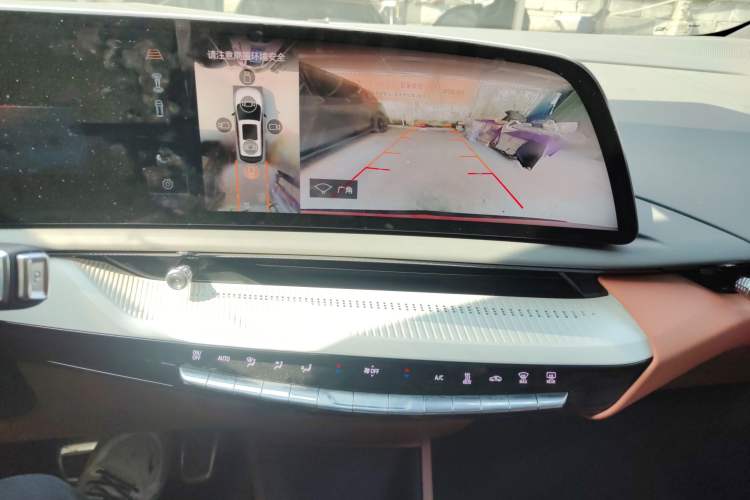 Used Cadillac OPTIQ 2024 Four-Wheel Drive Long-Range Version Audio And AC Panel