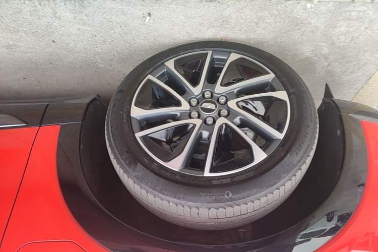 Used Cadillac OPTIQ 2024 Four-Wheel Drive Long-Range Version Exterior 4