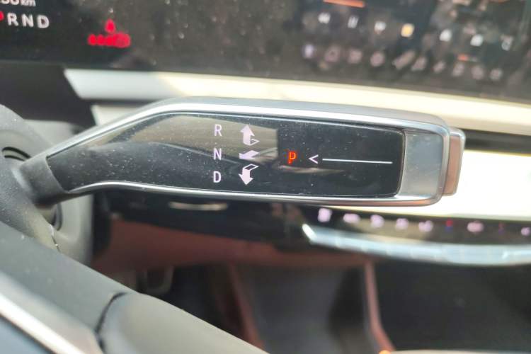 Used Cadillac OPTIQ 2024 Four-Wheel Drive Long-Range Version Gear Lever