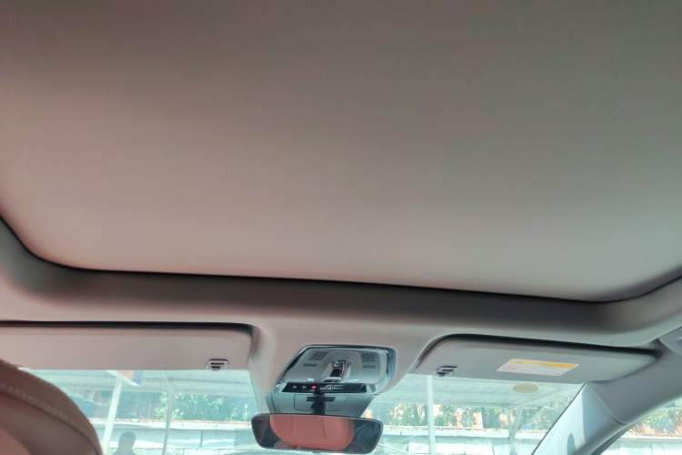 Used Cadillac OPTIQ 2024 Four-Wheel Drive Long-Range Version Headliner
