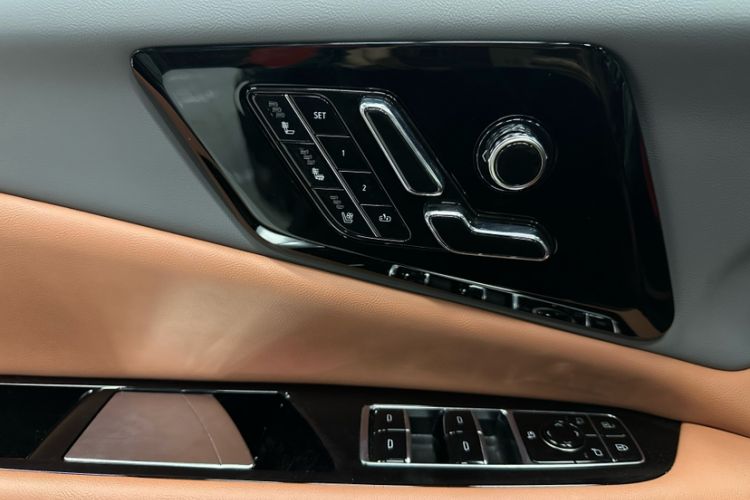 Used Cadillac OPTIQ 2024 Four-Wheel Drive Long-Range Version Interior 8