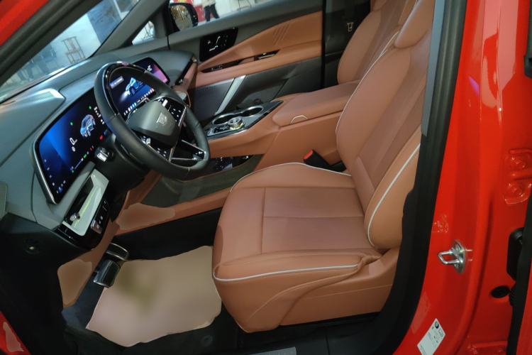 Used Cadillac OPTIQ 2024 Four-Wheel Drive Long-Range Version Left Front Seat