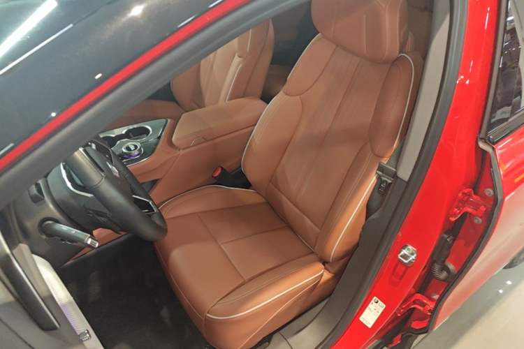 Used Cadillac OPTIQ 2024 Four-Wheel Drive Long-Range Version Left Front Seat