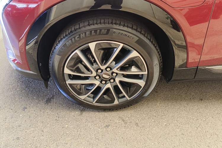 Used Cadillac OPTIQ 2024 Four-Wheel Drive Long-Range Version Left Front Wheel Hub