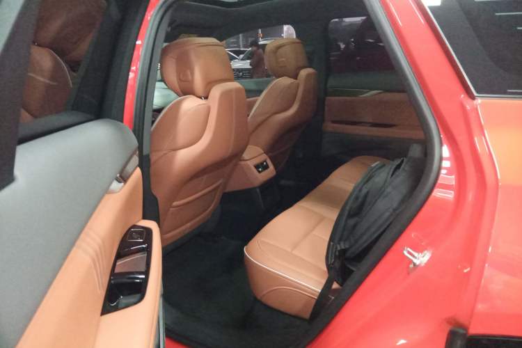 Used Cadillac OPTIQ 2024 Four-Wheel Drive Long-Range Version Left Rear Seat