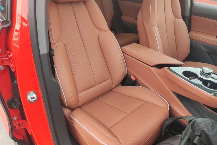 Used Cadillac OPTIQ 2024 Four-Wheel Drive Long-Range Version Right Front Seat