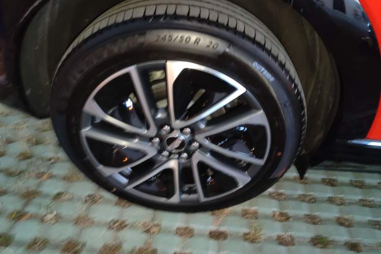 Used Cadillac OPTIQ 2024 Four-Wheel Drive Long-Range Version Right Rear Wheel Hub