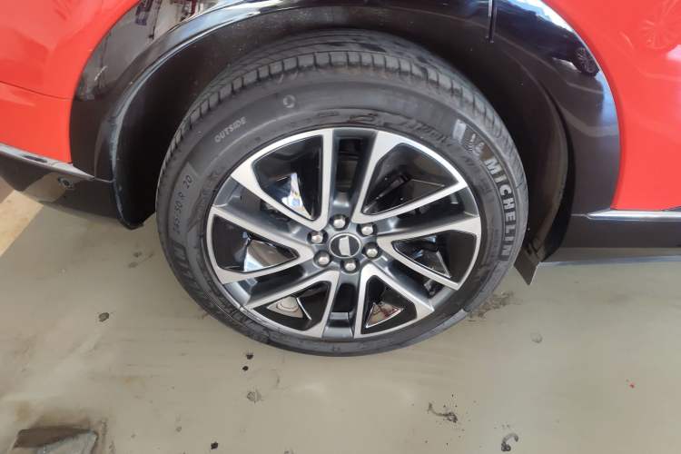 Used Cadillac OPTIQ 2024 Four-Wheel Drive Long-Range Version Right Rear Wheel Hub