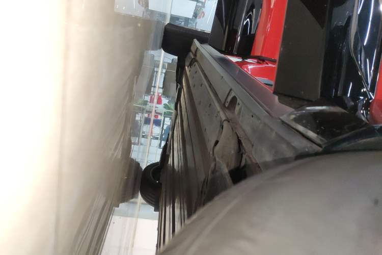 Used Cadillac OPTIQ 2024 Four-Wheel Drive Long-Range Version Right Side Sill