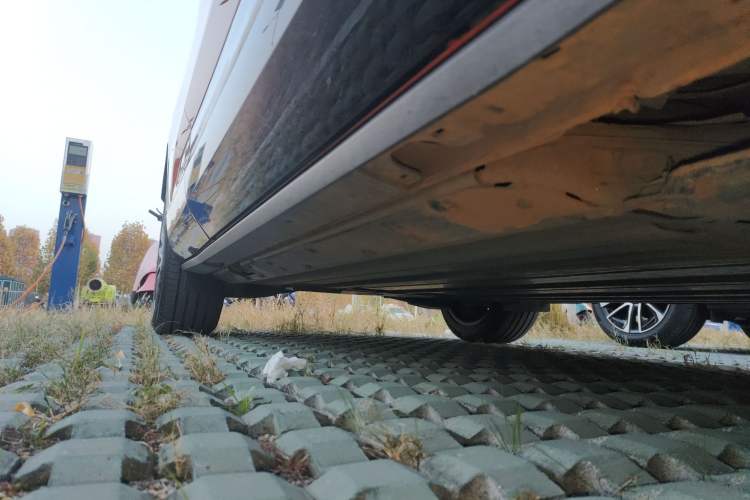 Used Cadillac OPTIQ 2024 Four-Wheel Drive Long-Range Version Right Side Sill