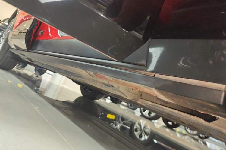 Used Cadillac OPTIQ 2024 Four-Wheel Drive Long-Range Version Right Side Sill