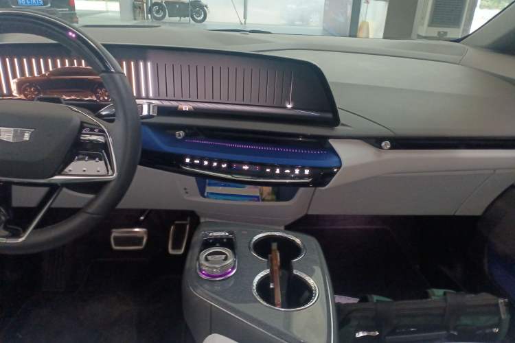 Used Cadillac OPTIQ 2024 Four-Wheel Drive Long-Range Version Audio And AC Panel