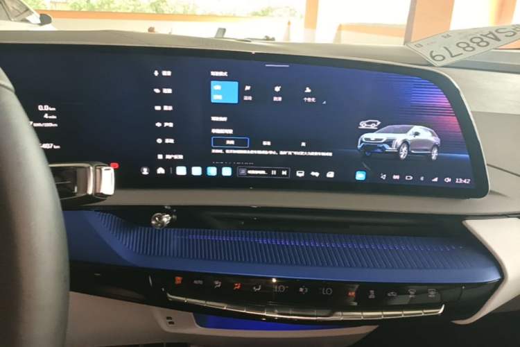 Used Cadillac OPTIQ 2024 Four-Wheel Drive Long-Range Version Audio And AC Panel