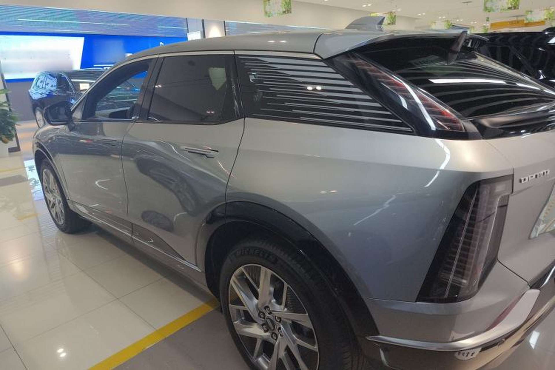 Used Cadillac OPTIQ 2024 Standard Range Version Exterior 5