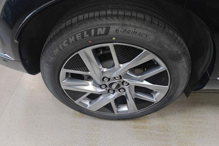 Used Cadillac OPTIQ 2024 Standard Range Version Exterior 8