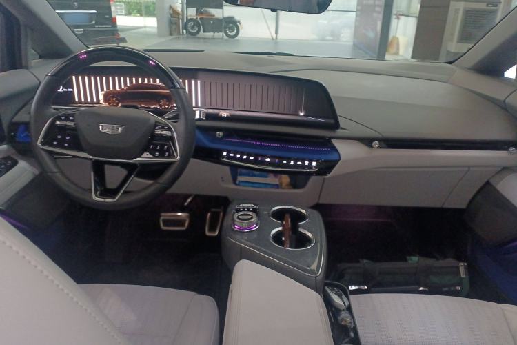 Used Cadillac OPTIQ 2024 Four-Wheel Drive Long-Range Version Interior 2