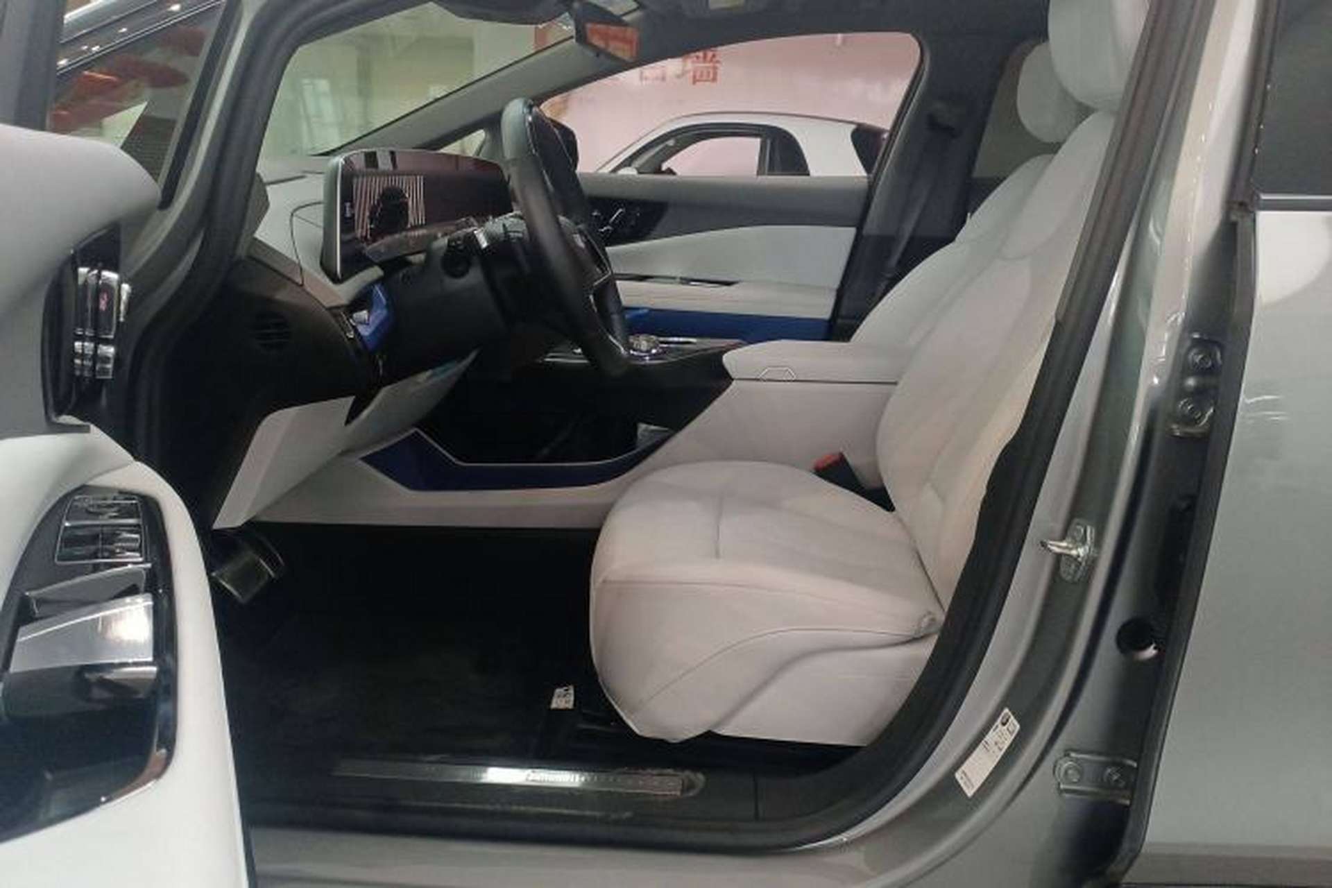 Used Cadillac OPTIQ 2024 Four-Wheel Drive Long-Range Version Interior 3
