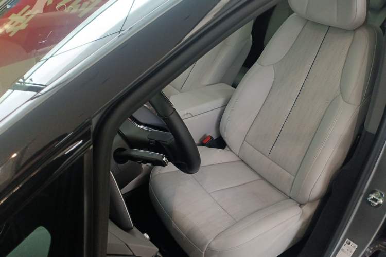 Used Cadillac OPTIQ 2024 Four-Wheel Drive Long-Range Version Left Front Seat