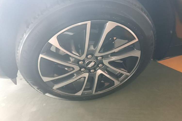 Used Cadillac OPTIQ 2024 Four-Wheel Drive Long-Range Version Left Front Wheel Hub