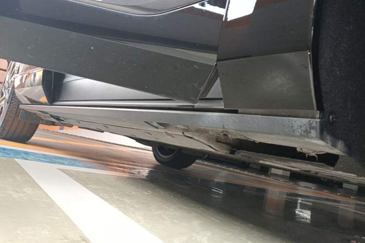 Used Cadillac OPTIQ 2024 Four-Wheel Drive Long-Range Version Right Side Sill