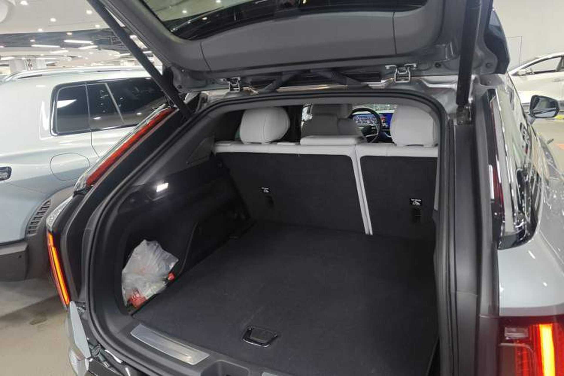 Used Cadillac OPTIQ 2024 Standard Range Version Trunk