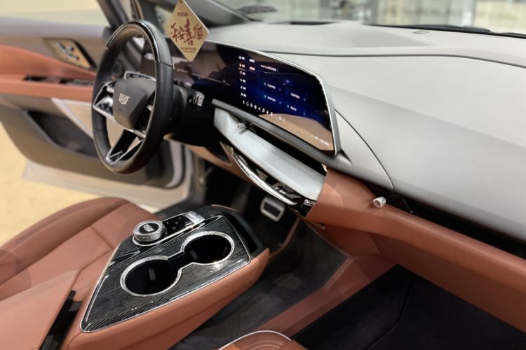 Used Cadillac OPTIQ 2024 Four-Wheel Drive Long-Range Version Audio And AC Panel