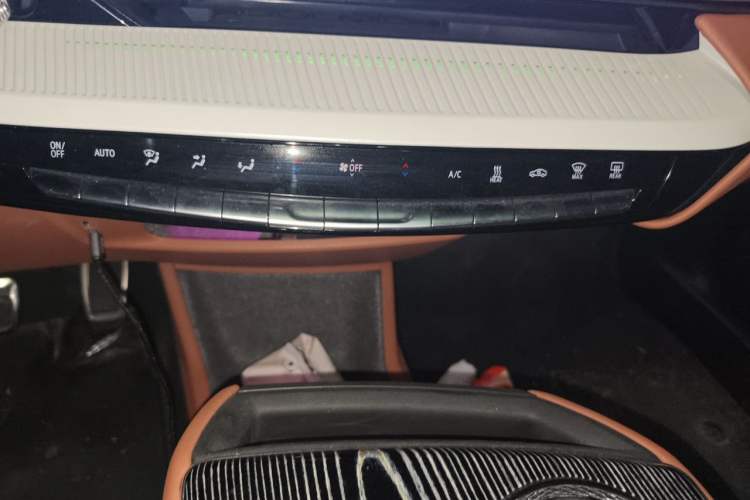 Used Cadillac OPTIQ 2024 Standard Range Version Audio And AC Panel