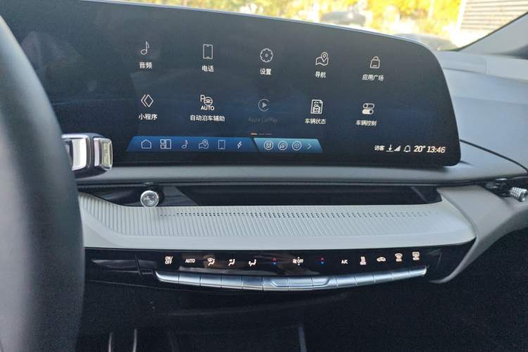 Used Cadillac OPTIQ 2024 Standard Range Version Audio And AC Panel