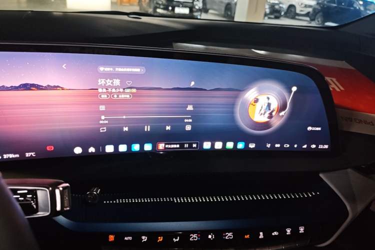 Used Cadillac OPTIQ 2024 Standard Range Version Audio And AC Panel