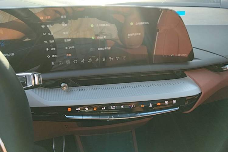 Used Cadillac OPTIQ 2024 Four-Wheel Drive Long-Range Version Audio And AC Panel