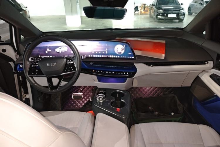 Used Cadillac OPTIQ 2024 Standard Range Version Center Console