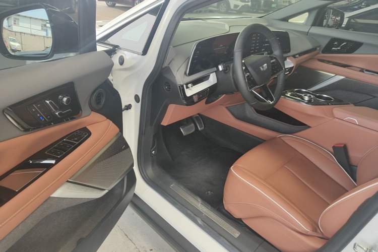 Used Cadillac OPTIQ 2024 Standard Range Version Driver Seat