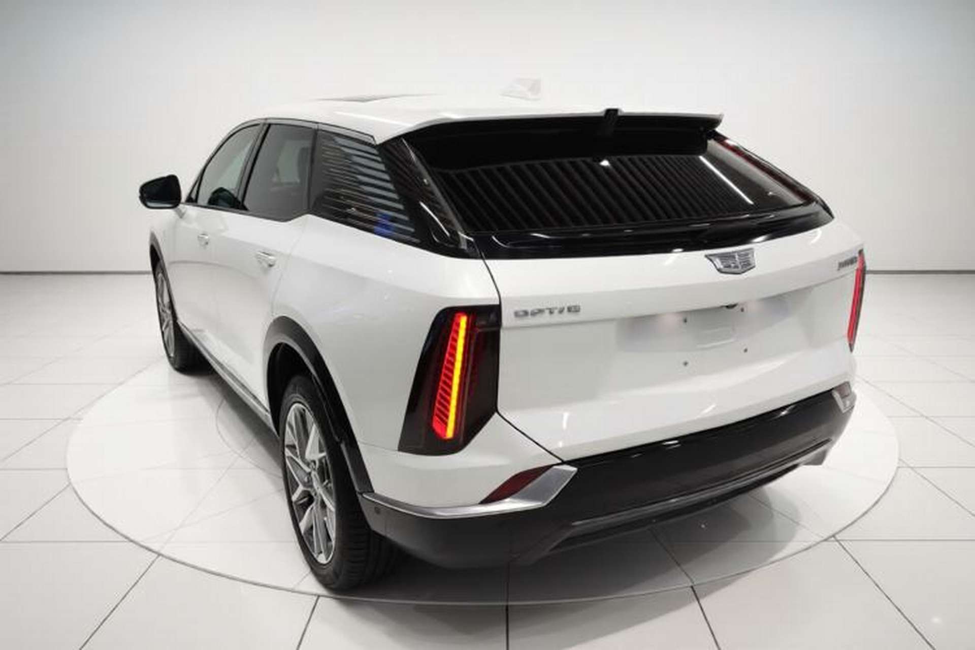Used Cadillac OPTIQ 2024 Standard Range Version Exterior 2
