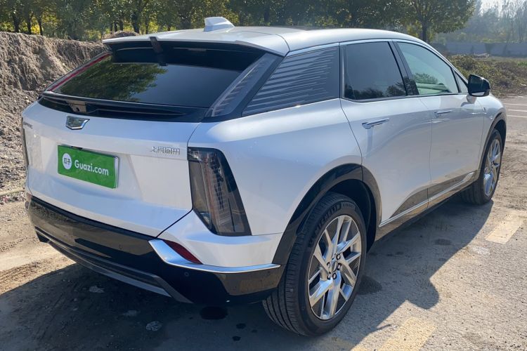 Used Cadillac OPTIQ 2024 Standard Range Version Exterior 3