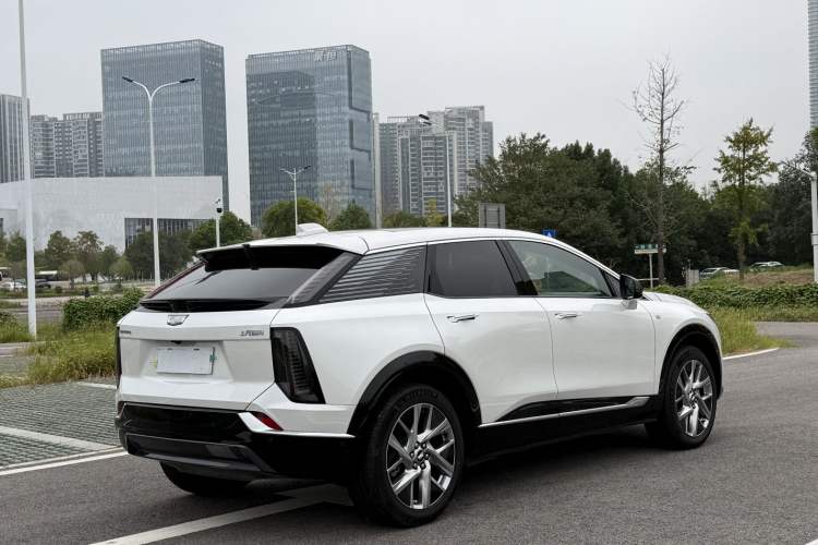 Used Cadillac OPTIQ 2024 Standard Range Version Exterior 4