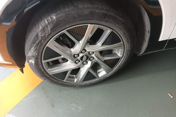 Used Cadillac OPTIQ 2024 Standard Range Version Exterior 4
