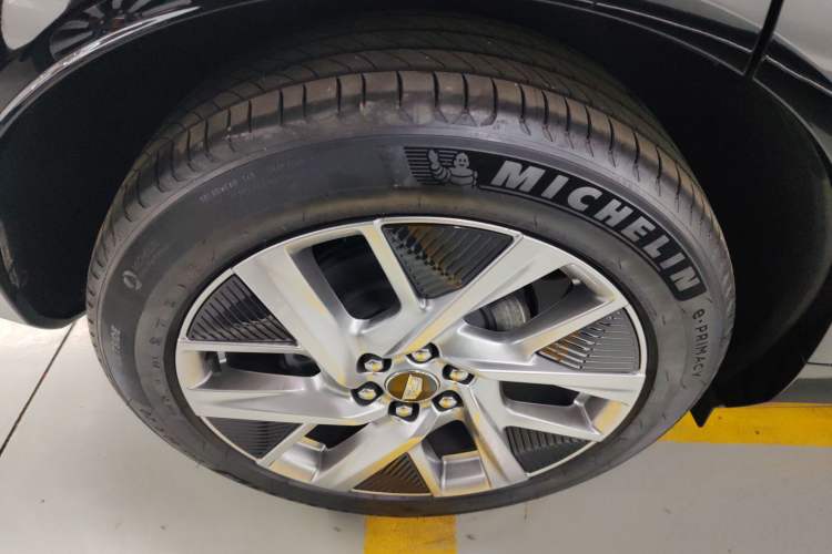 Used Cadillac OPTIQ 2024 Standard Range Version Exterior 8
