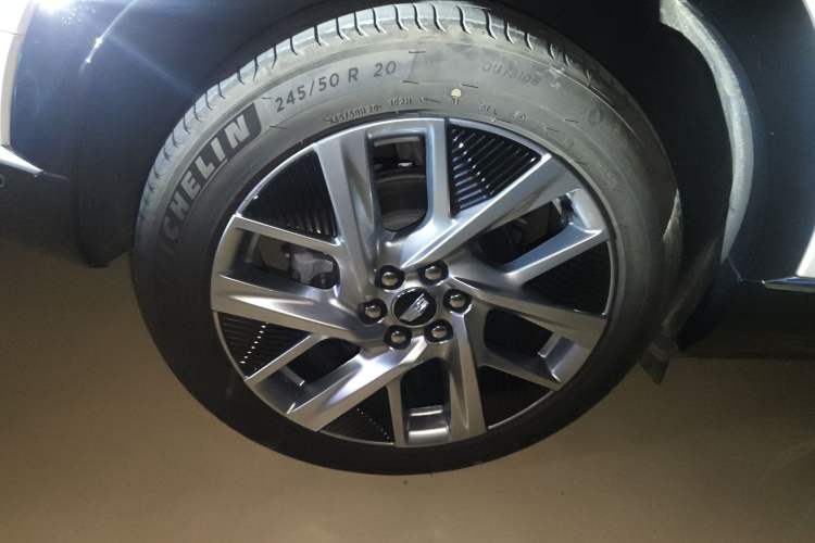 Used Cadillac OPTIQ 2024 Standard Range Version Exterior 8