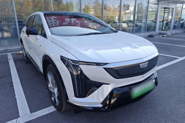 Used Cadillac OPTIQ 2024 Standard Range Version Front Right 45 Deg