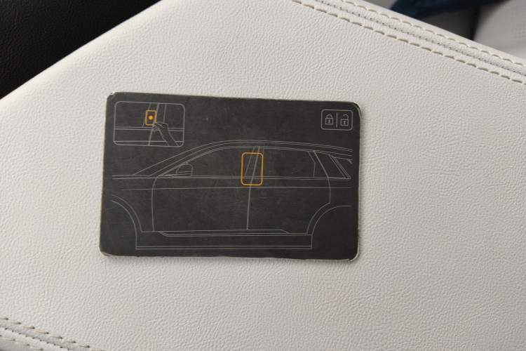Used Cadillac OPTIQ 2024 Standard Range Version Interior 1