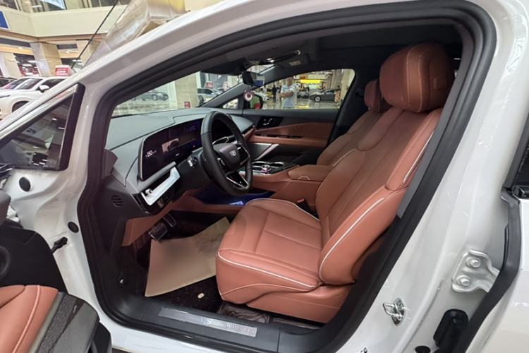 Used Cadillac OPTIQ 2024 Standard Range Version Interior 2