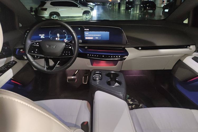 Used Cadillac OPTIQ 2024 Standard Range Version Interior 2