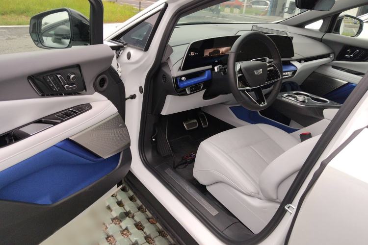 Used Cadillac OPTIQ 2024 Standard Range Version Interior 3