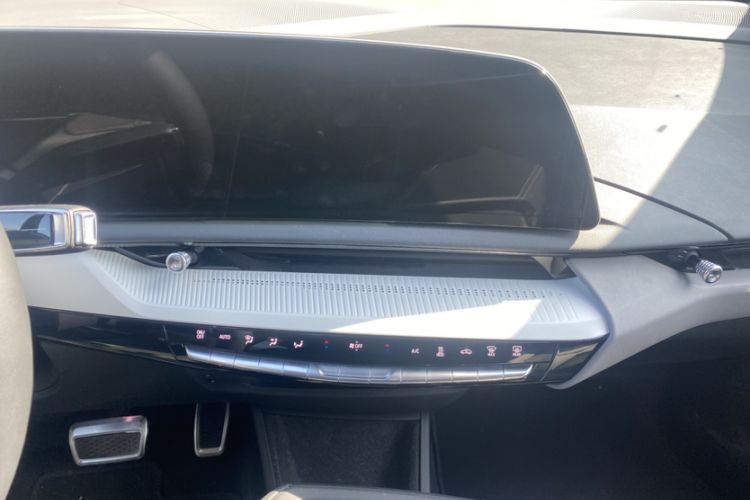Used Cadillac OPTIQ 2024 Standard Range Version Interior 3