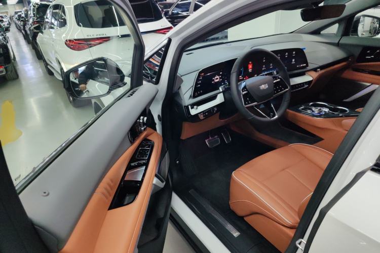 Used Cadillac OPTIQ 2024 Standard Range Version Interior 3